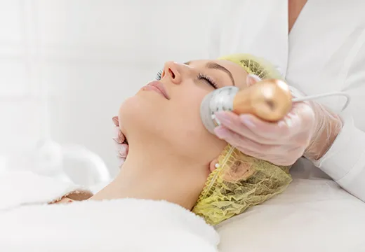 Skin tightening treatment using RF and ultrasound technology to improve skin elasticity 520x360