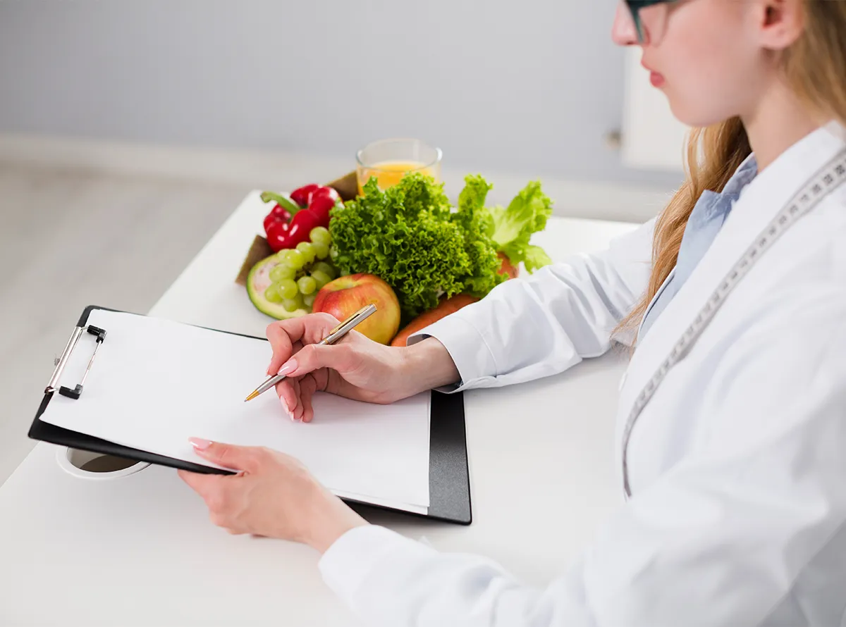 Doctor led weight management program at Dermatrix Clinic Thane and Mumbai featuring non surgical fat reduction and nutritional guidance 1200x890