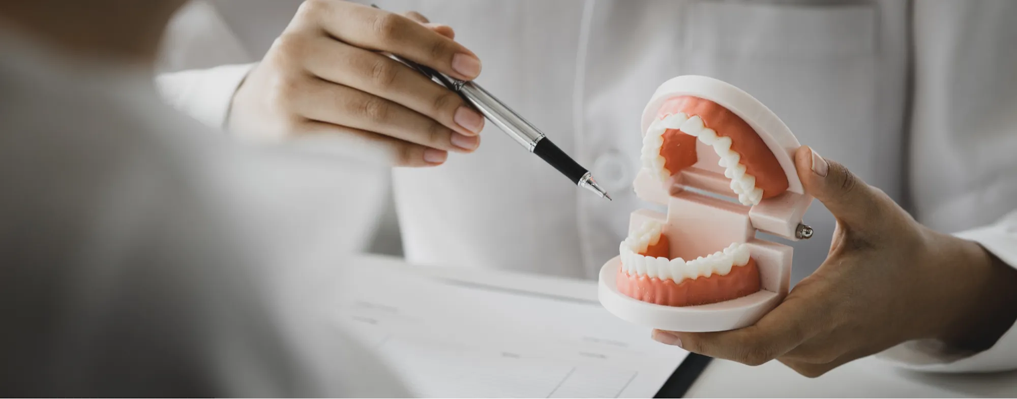 Dental veneer treatment at Dermatrix clinic in Thane and Mumbai 2000x785