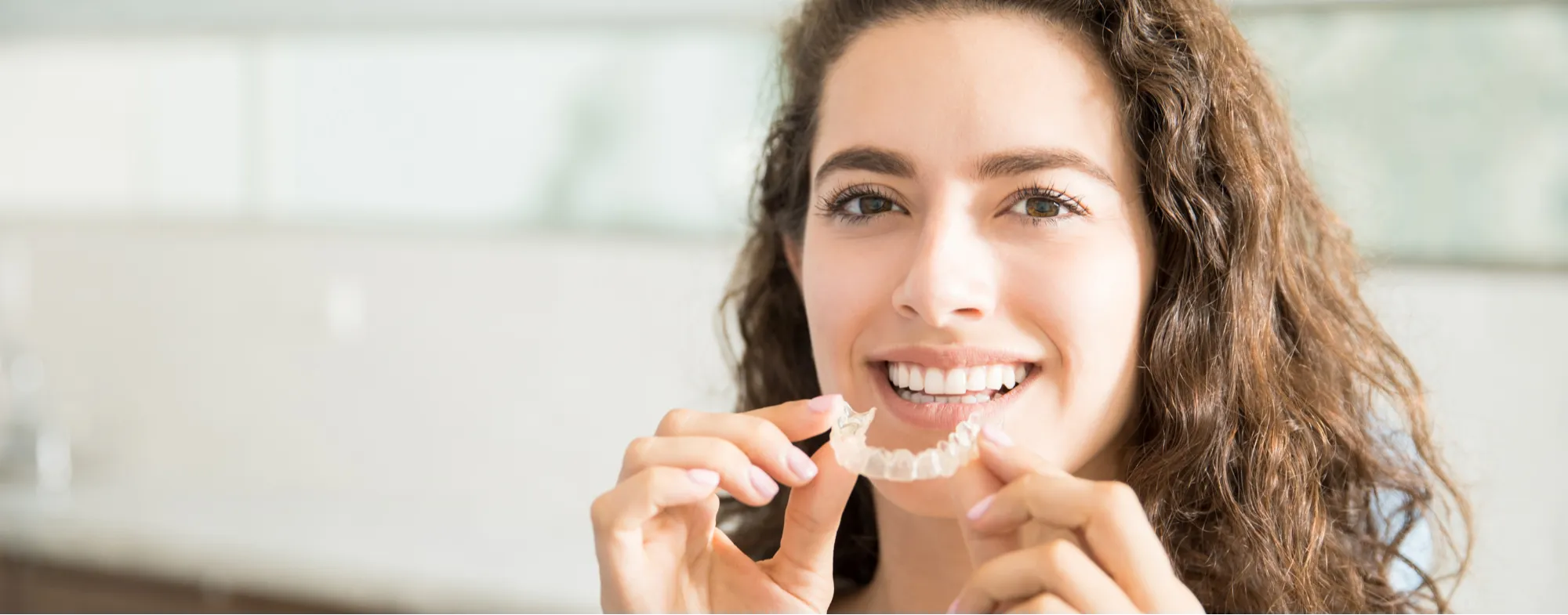 Teeth whitening treatment at Dermatrix Clinic in Thane 2000x785
