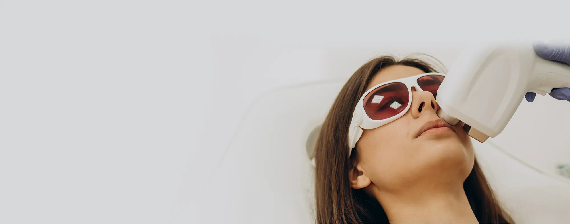 Dermatrix expert performing MNRF treatment for acne scars and skin tightening in Thane and Mumbai 2000x785
